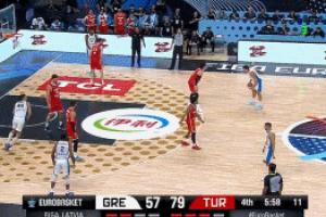 恐怖的怪物！字母哥底線突破高高躍起 舉火燒天單臂海報隔扣申京