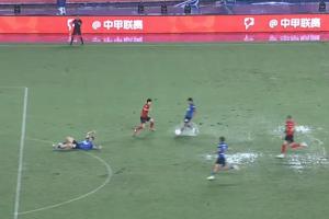 水球大戰(zhàn)漏判越位！足協(xié)評議：南通球員倒地后越位觸球，進球無效