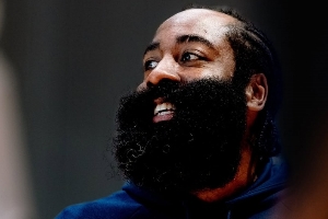 快船曬訓(xùn)練照：登哥笑容滿面 小卡現(xiàn)身 傷兵博格丹+多位新援在列