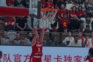 首秀堪稱驚艷！李雨汧成年國家隊首秀 命中很有難度的進球