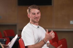 梅羅之爭？麥卡：我不覺得有啥爭論可言，C羅是世界第二梅西最棒