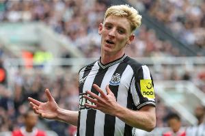 戈登：巴薩讓我們很難像往常一樣施壓，佩德里和德容非常出色