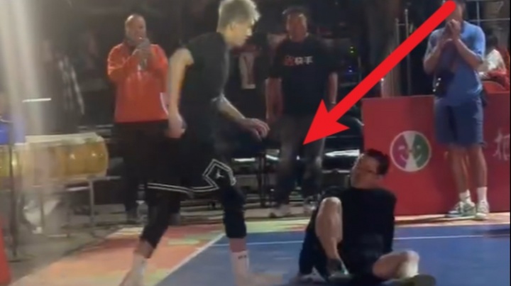 記仇??徐靜雨和追夢(mèng)五一擋拆接球上籃被郭艾倫帽翻在地+跨欄