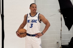 魔術(shù)新賽季氛圍火爆！貝恩在奧蘭多高速拋錨 反獲球迷熱情歡呼