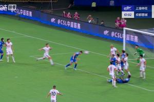 朱辰杰禁區(qū)內(nèi)無人盯防近距離頂偏，錯失良機(jī)后捶地懊惱不已