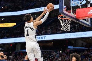 托尼-阿倫：文班亞馬能從1打到5 他上賽季若不受傷就拿DPOY了