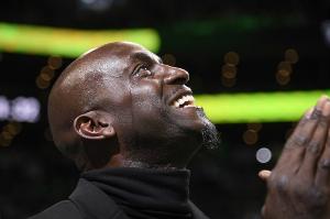 9年前的今天：“狼王”凱文-加內(nèi)特宣布退役 結(jié)束21年職業(yè)生涯