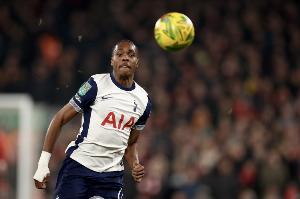 詩人握持？特爾踢英甲隊2次包抄踢空氣 熱刺今夏3500萬從拜仁買斷