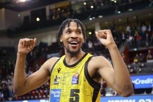 媒體人：賈斯汀-西蒙有望簽約山西 曾在多聯(lián)賽當(dāng)選最佳防守球員