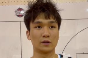 我采訪到了龍獅籃球俱樂(lè)部的管子煜 他對(duì)NBA季前賽之旅有何期待呢