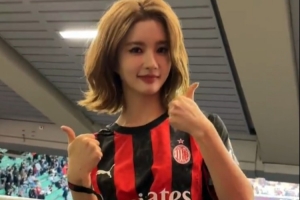 跨界聯(lián)動，歌手劉些寧現(xiàn)身圣西羅觀戰(zhàn)米蘭2-1那不勒斯比賽