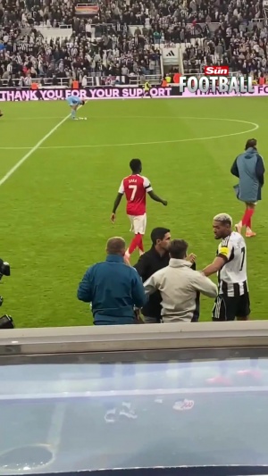 ??賽后矛盾！阿森納助教和喬林頓發(fā)生口角，眾人趕緊拉開