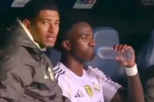 不滿馬斯坦托諾？維尼修斯被換下后在替補(bǔ)席喋喋不休，貝林一直勸