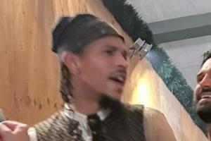 圖片報(bào)：薩內(nèi)參加啤酒節(jié)被一名球迷狂罵，前者受不了兩人互毆