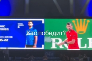 偷閑，申花主帥斯盧茨基現(xiàn)場(chǎng)觀戰(zhàn)德約科維奇比賽