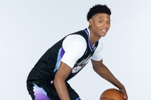 表現(xiàn)穩(wěn)定！5號(hào)秀貝利上半場(chǎng)5投3中拿到9分3籃板2搶斷