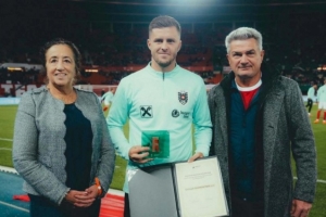 官方：萊比錫中場鮑姆加特納助力烏干達教育慈善，獲公平競賽獎