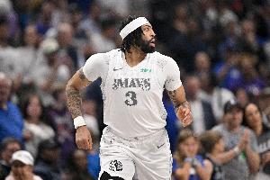 狀態(tài)一般！濃眉半場8中3&三分3中0拿到8分7板 出現(xiàn)2失誤