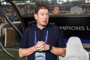 斯盧茨基點名表揚于漢超和吳曦：他們榜樣領(lǐng)袖的作用是大家公認的