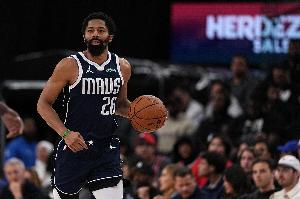 剛被黃蜂裁員！美記：尼克斯預(yù)計(jì)會(huì)對(duì)丁威迪展現(xiàn)出濃厚興趣