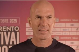 齊達(dá)內(nèi)評完美球員：自己的左右腳和視野、頭球，C羅/大羅進(jìn)球能力