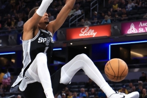 別猜了！文班亞馬向記者確認：我光腳身高7尺4寸