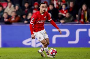 嚴守規(guī)則！埃因霍溫主帥：德斯特今天遲到，因此沒有在歐冠首發(fā)