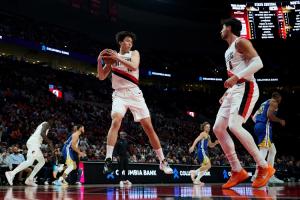 楊瀚森替補！開拓者明日首戰(zhàn)先發(fā)：霍勒迪在列 克林根任首發(fā)中鋒