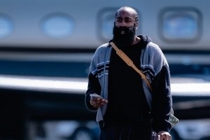 第一場(chǎng)就打客場(chǎng)！快船官方曬眾將登機(jī)照 將飛往鹽湖城