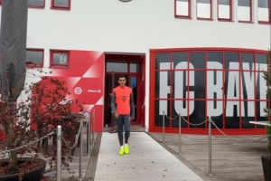 復(fù)出越來越近！拜仁官方發(fā)布穆西亞拉回歸訓(xùn)練場(chǎng)視頻