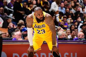 記者：人們普遍認(rèn)為詹姆斯不會(huì)退役 明年會(huì)降薪與別隊(duì)簽短約爭冠