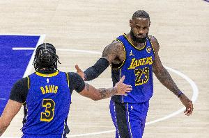 詹姆斯對瓊斯泄密比賽信息感到不滿 他本想幫助瓊斯進入教練行業(yè)