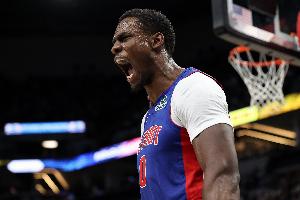 翻江倒海！杜倫12中6貢獻(xiàn)24分17板2帽 其中7前場(chǎng)板