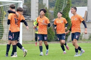 萬項(xiàng)代表杜利亞伊足球?qū)W院首發(fā)并梅開二度，球隊(duì)2-3輸球