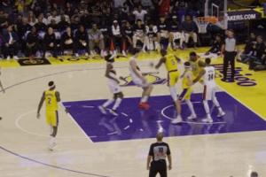 可惜了！楊瀚森兩次在內線強起均未果！