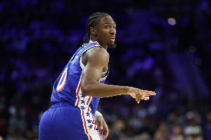 第二節(jié)10中6轟17分！馬克西半場(chǎng)18中8砍下22分4助攻 正負(fù)值+12