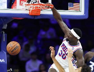 什么大帝？！小帝！博納臨危受命5記血帽助76人完成19分逆轉(zhuǎn)！