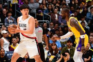 楊瀚森接下來怎么輪換？隊(duì)記：球隊(duì)想幫他積累經(jīng)驗(yàn)不想打擊他自信