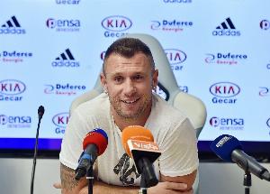 卡薩諾：阿萊格里的球隊進一個球后就全線退守，他不會讓球員變好