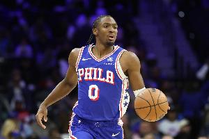 開季場均轟37.5分8.3助！馬克西：我夏天5點起床 6點開始訓(xùn)練