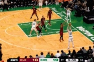 這太恐怖了！豪澤替補2分鐘三分球4中4射落12分