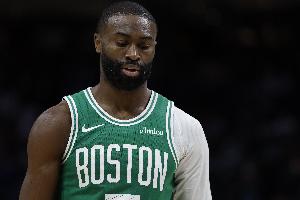 杰倫-布朗：我們團(tuán)隊(duì)的成長還處于初期 我會(huì)幫隊(duì)友們減壓