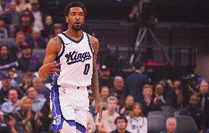 正負(fù)值+19最高！蒙克半場替補(bǔ)6中5貢獻(xiàn)11分 三分2中1