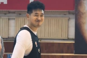 好久不見的阿不都&吳冠希！新疆男籃訓練視頻：球場暖心時刻 愛了