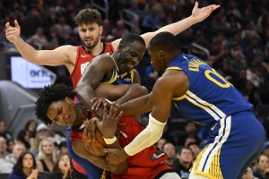 追夢(mèng)：我說(shuō)爭(zhēng)冠球隊(duì)沒(méi)提提到火箭 因?yàn)榘㈤T(mén)打控衛(wèi)時(shí)他沒(méi)籃兒