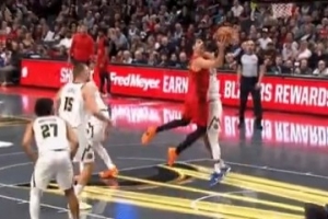 維持懸念！阿夫迪亞單打卡梅隆-約翰遜 轉(zhuǎn)身強(qiáng)硬上籃打成2+1！