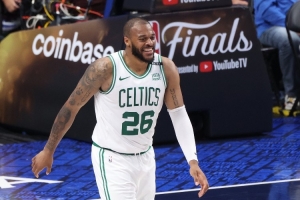 馬祖拉：蒂爾曼是那種可以信任的球員 他對(duì)位恩比德表現(xiàn)相當(dāng)棒