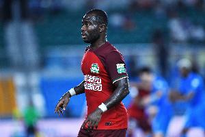 袁甲：成都個(gè)別球迷對(duì)阿奇姆彭種族歧視必須嚴(yán)懲，得讓他付出代價(jià)