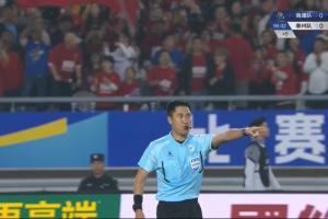 進(jìn)點(diǎn)球大戰(zhàn)！蘇超決賽-90分鐘南通隊0-0泰州隊 范厚泰失單刀