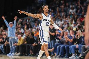 略顯沉寂！莫蘭特上半場(chǎng)7投3中拿到8分4助攻 正負(fù)值+9